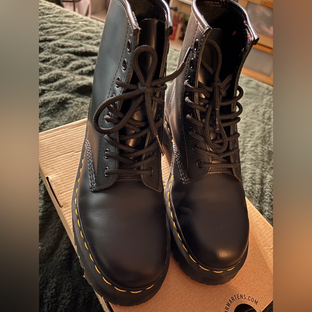 listing-status-banner